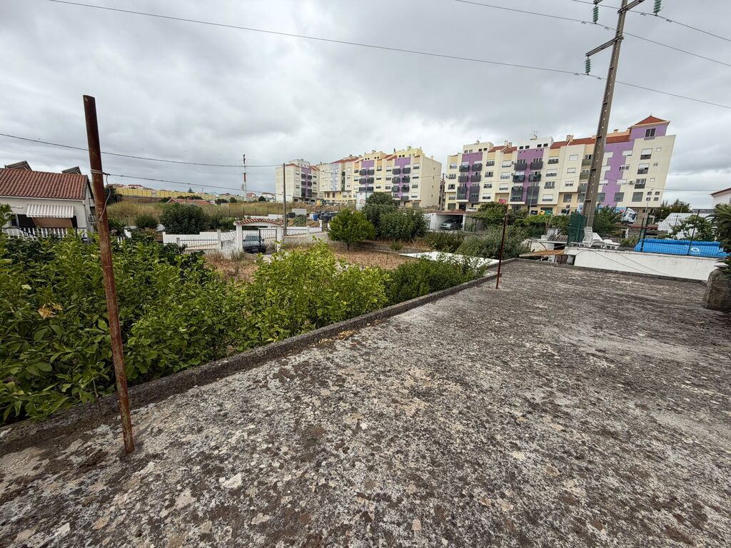 5 Bedroom Two-family house with garden, Loures