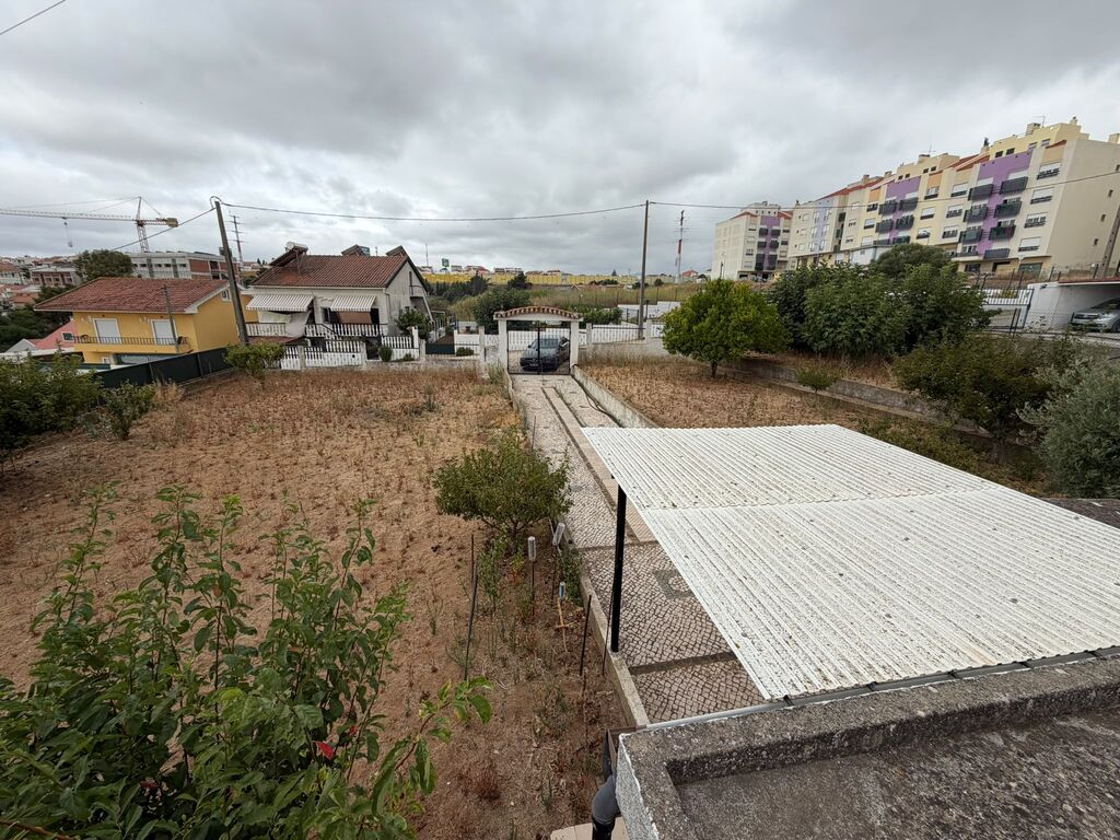 5 Bedroom Two-family house with garden, Loures