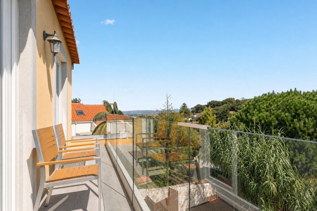 4 Bedroom House with parking, Sintra