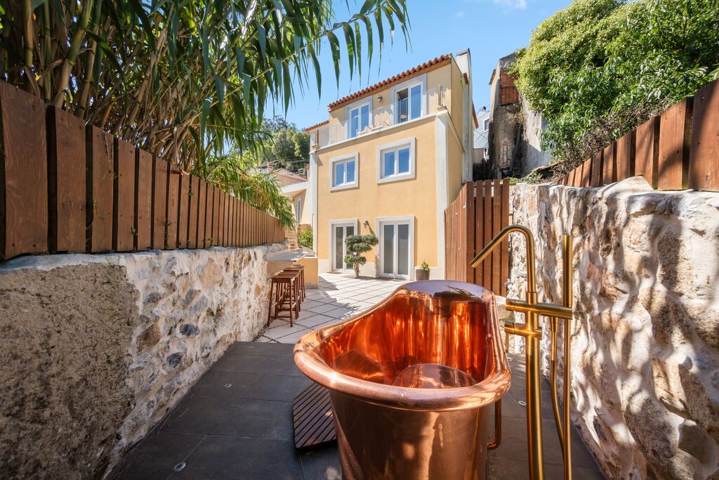 4 Bedroom House with parking, Sintra