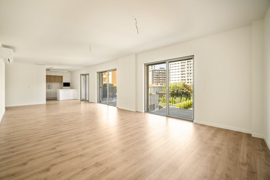 3 Bedroom Apartment with parking, Lumiar, Lisboa