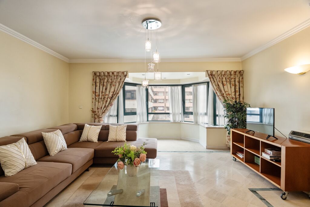 4 Bedroom Apartment with a view, Laranjeiras, Lisboa