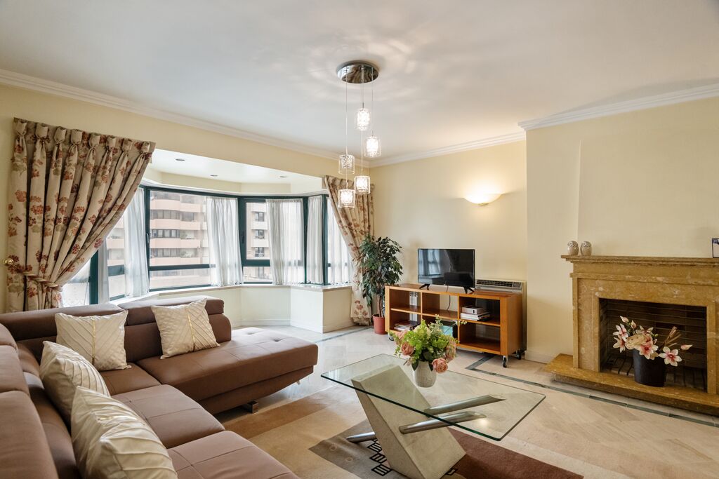 4 Bedroom Apartment with a view, Laranjeiras, Lisboa