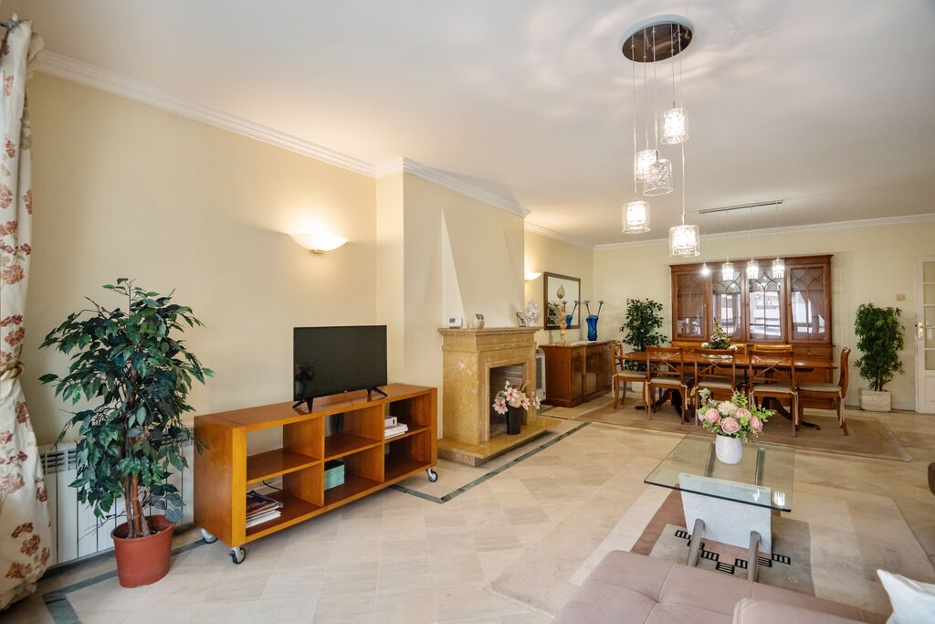 4 Bedroom Apartment with a view, Laranjeiras, Lisboa