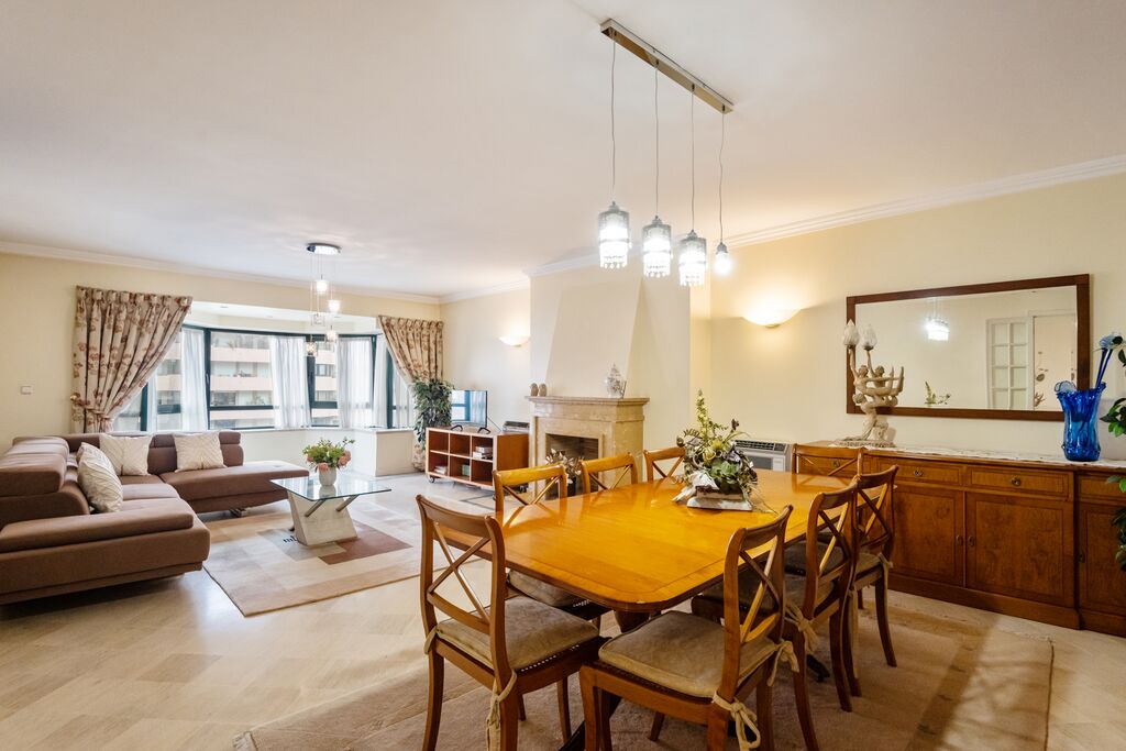 4 Bedroom Apartment with a view, Laranjeiras, Lisboa