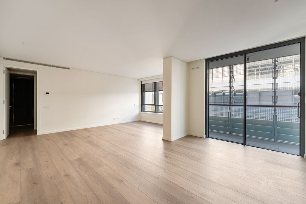 1 Bedroom Apartment with balcony, Braço de Prata, Lisboa
