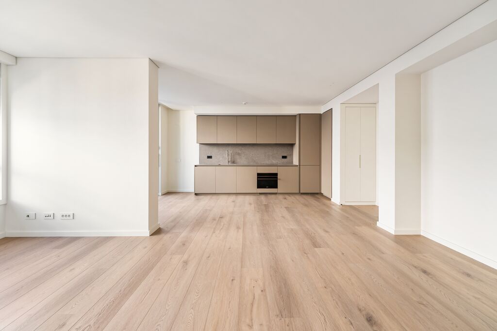 1 Bedroom Apartment with balcony, Braço de Prata, Lisboa