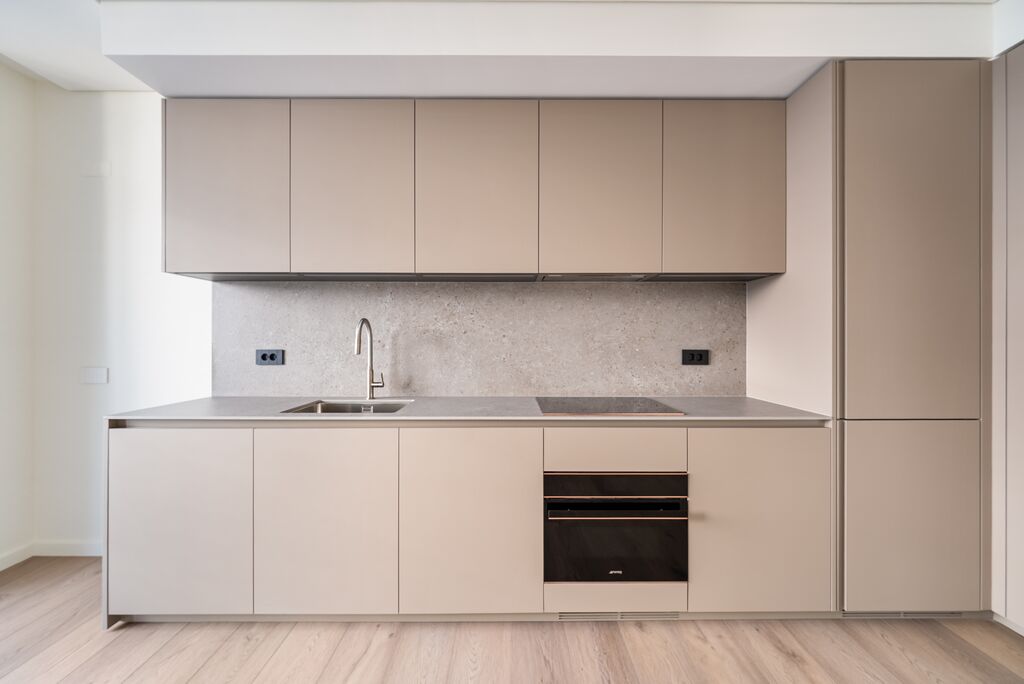 1 Bedroom Apartment with balcony, Braço de Prata, Lisboa