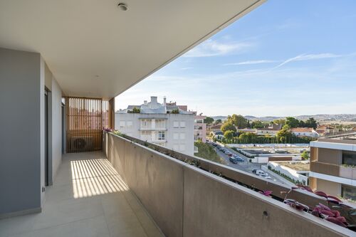 PF42006 - Apartamento T2 com piscina, Telheiras, Lisboa