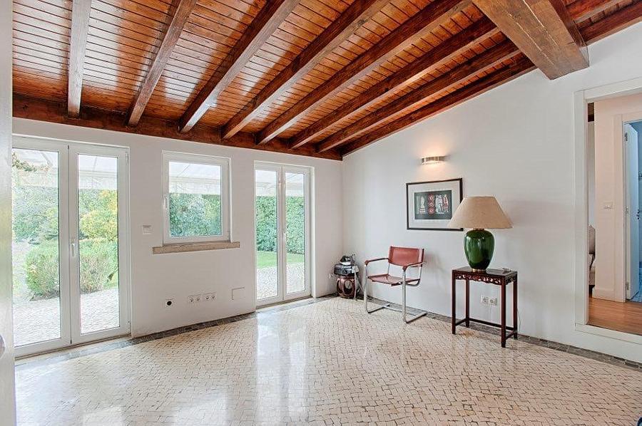 7 bedroom villa with a swimming pool